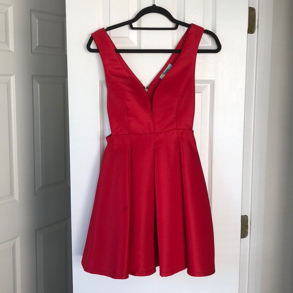 Karlie side cutout dress. New with tags. Size S.